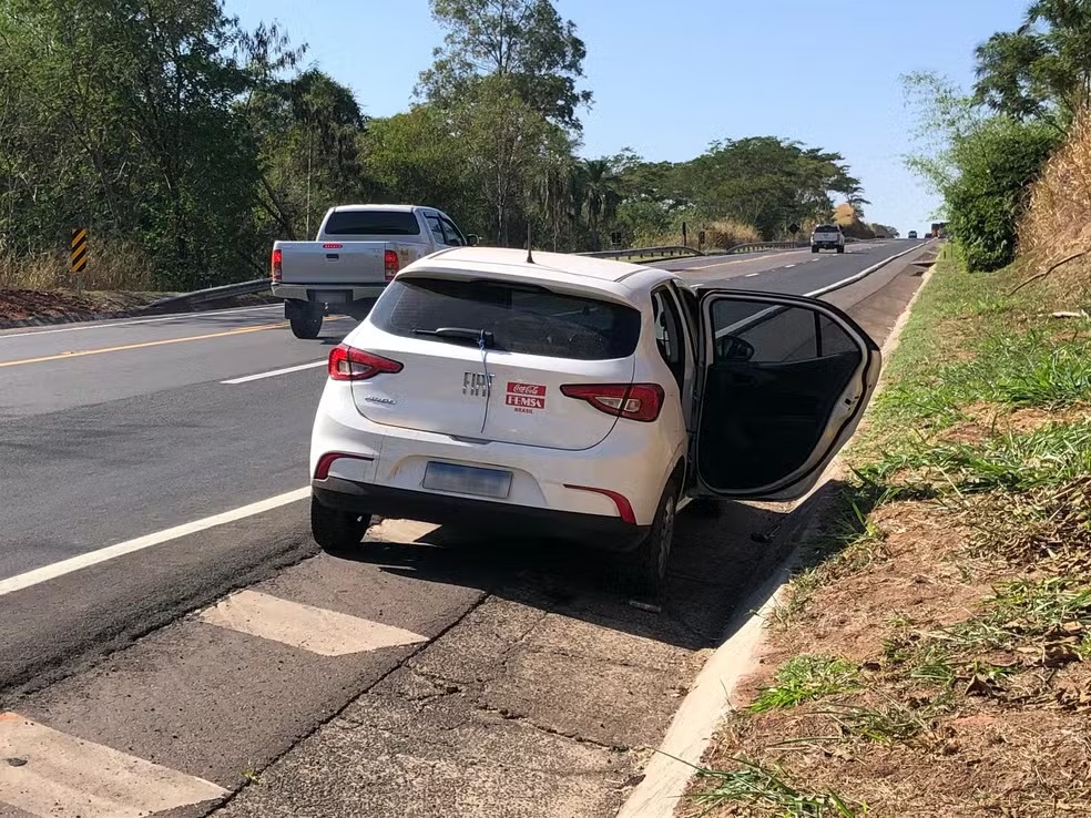 Homens se passam por funcionários da Vigilância Sanitária e roubam cofres de depósito de bebidas, em Osvaldo Cruz