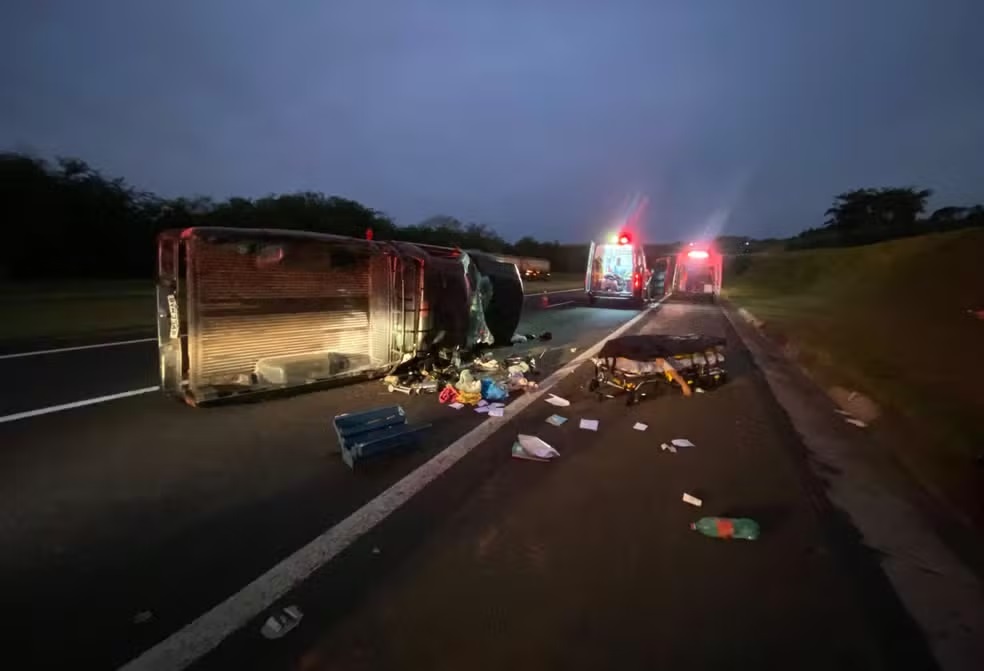 Idoso morre ao perder o controle da direção, capotar caminhonete e invadir a contramão, em Rancharia