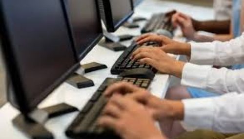 Apagão cibernético global afeta voos, computadores e serviços pelo mundo