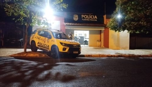 Homem dá soco violento no rosto de mulher e ameaça policiais em Lucélia