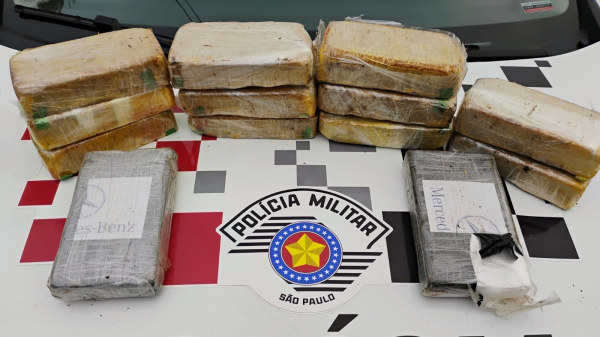 PM encontra bolsa com quase 14 quilos de crack e cocaína próxima à SP-294 em Flórida Paulista