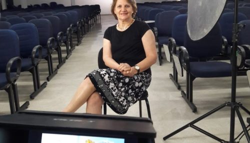 Professora lança 2ª edição da Antologia de Contos, Poemas e Crônicas Regionais na Bienal de SP