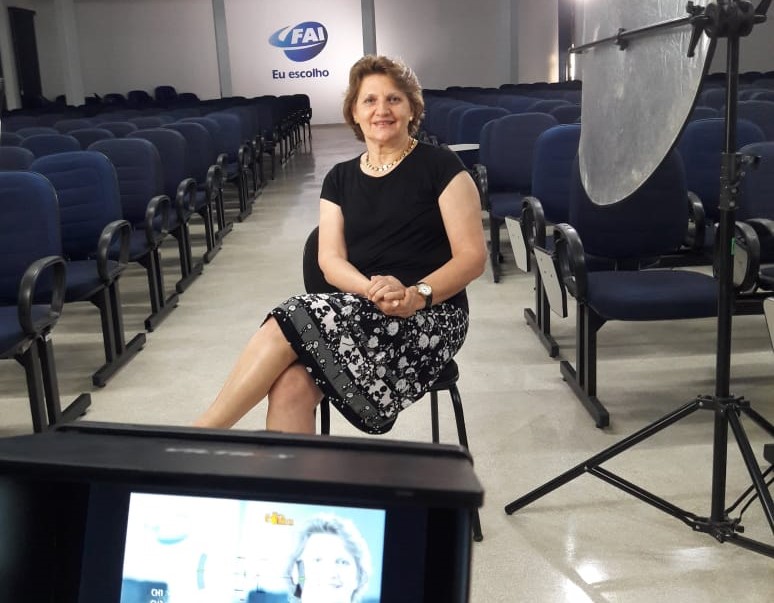 Professora lança 2ª edição da Antologia de Contos, Poemas e Crônicas Regionais na Bienal de SP