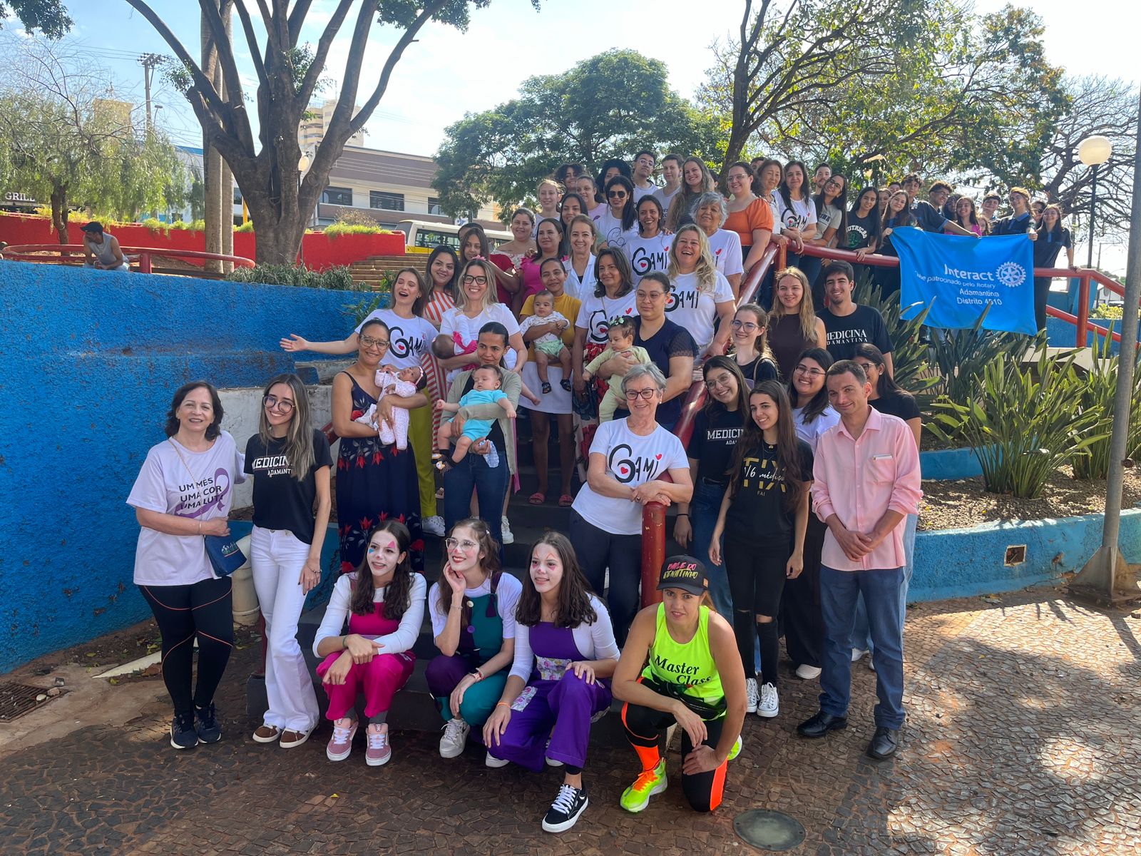 Evento “Hora do Mamaço” Promove Conscientização sobre Amamentação em Adamantina