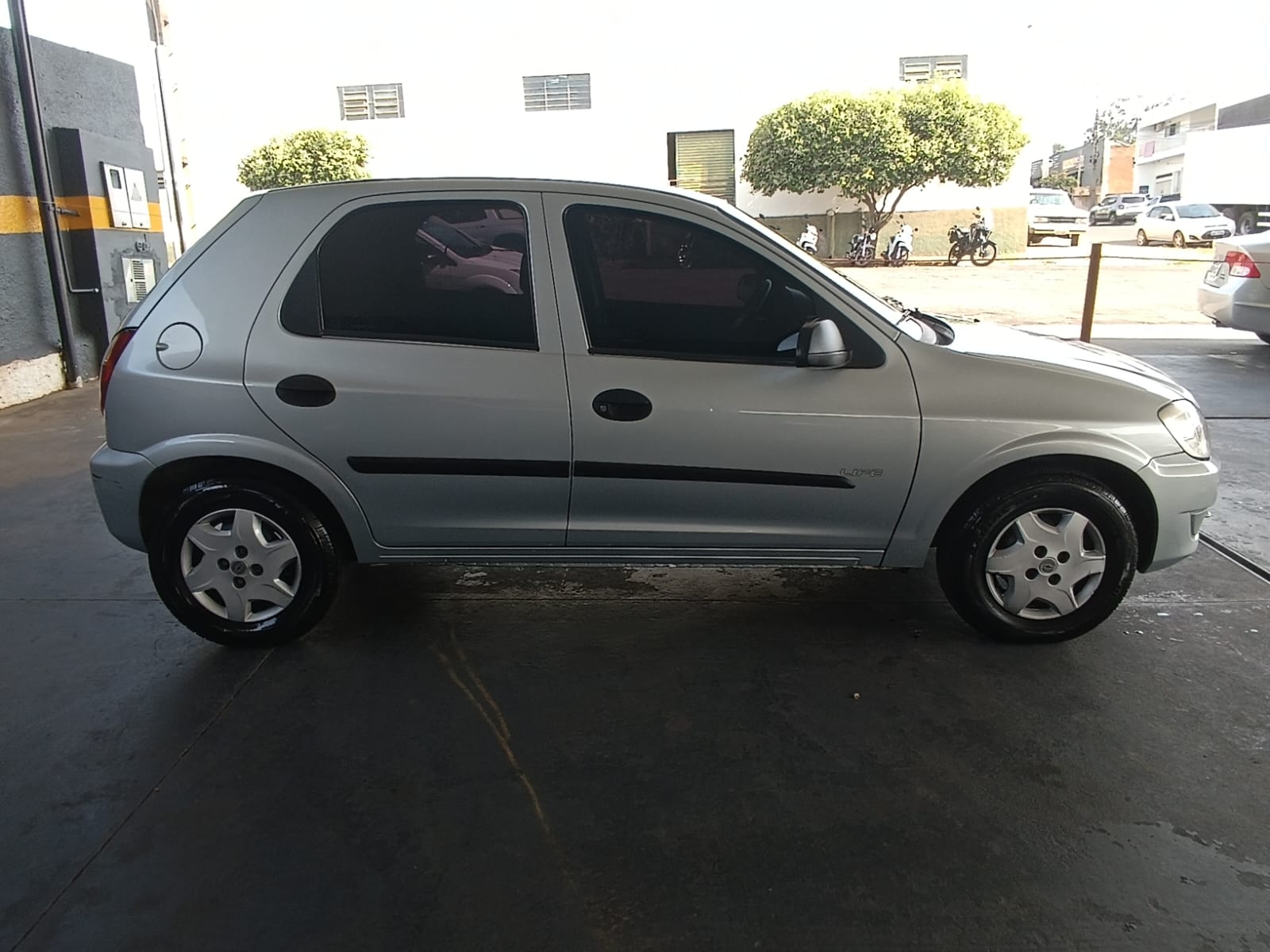 Chevrolet Celta 2010 Prata: Ótimo Estado, Preço Abaixo da Tabela FIPE!