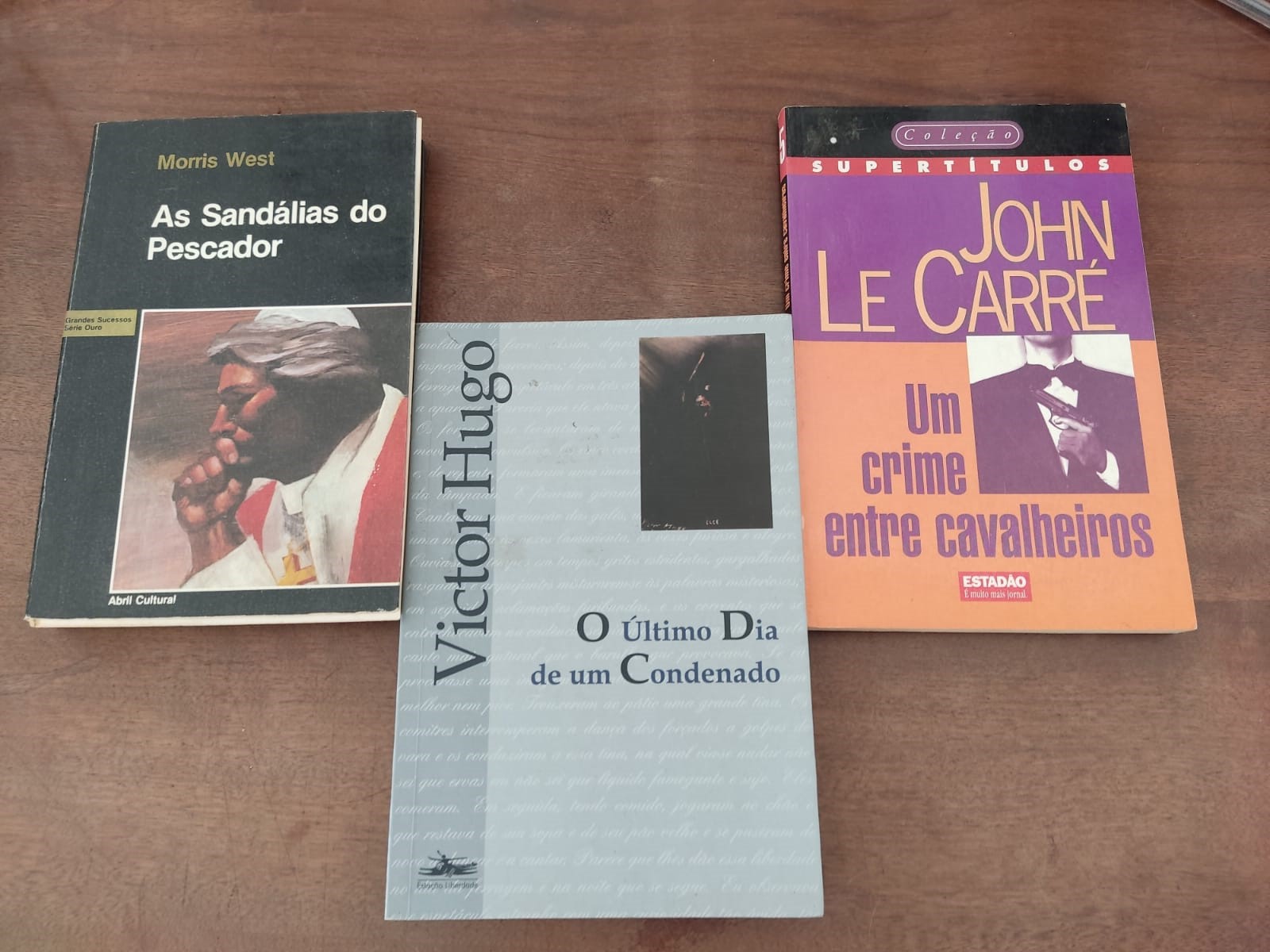 HUGO, WEST e LE CARRÉ: Condenado, sandálias e crime...