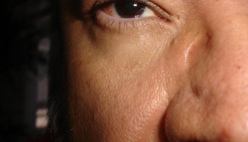 NUM QUARTO ESCURO QUALQUER...