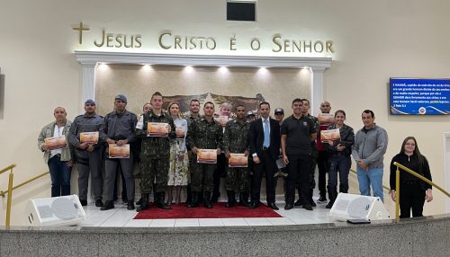 Cerimônia de Condecoração na Igreja Universal de Adamantina: Reconhecendo os Verdadeiros Heróis