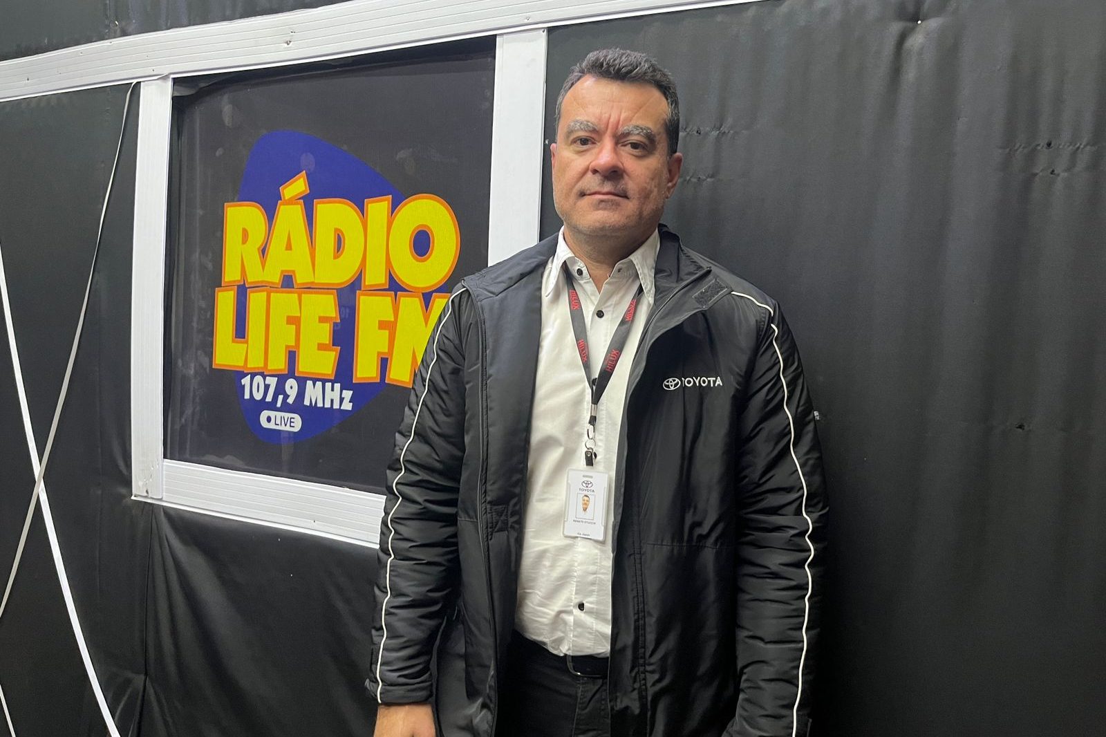 A Via Japan Toyota de Adamantina inicia melhorias com reformas em duas etapas, afirma Consultor de Vendas.