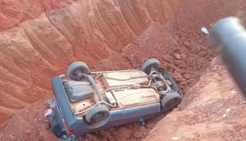 Polícia investiga como carro foi parar em vala de aterro sanitário em Osvaldo Cruz