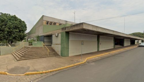 Homem é preso pela PM após morder e arrancar parte da orelha de morador na rodoviária de Adamantina