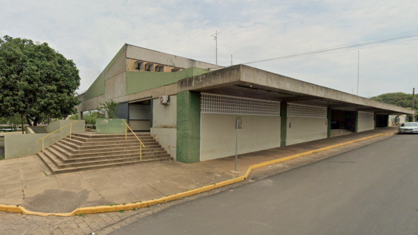 Homem é preso pela PM após morder e arrancar parte da orelha de morador na rodoviária de Adamantina