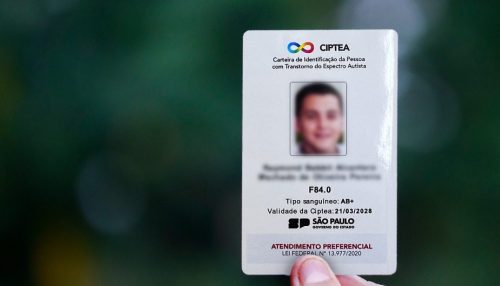 Governo de SP emite 70 mil carteiras da pessoa autista no estado