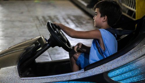 domingo 08/09 confira alegria das crianças no parque de diversão