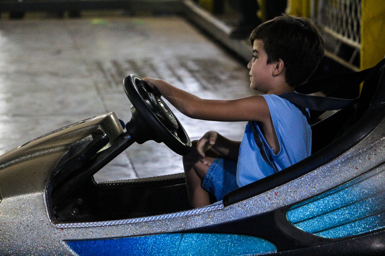 domingo 08/09 confira alegria das crianças no parque de diversão