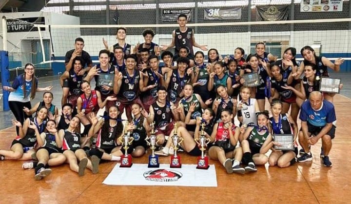 Equipes de Voleibol de Adamantina, conquistaram o titulo da Liga de Barros de Inúbia Paulista