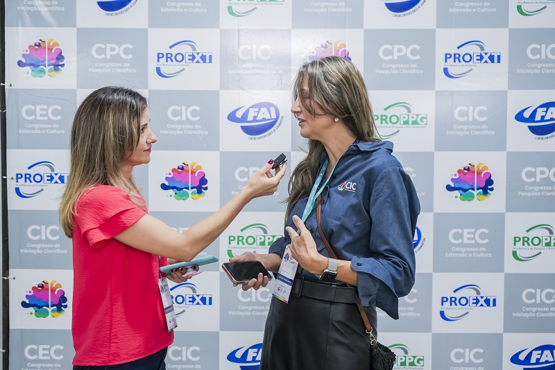 Congressos Científicos e de Extensão 2024 da FAI realizam abertura oficial com show e palestra