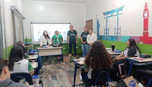 Centro Universitário realiza divulgação de cursos em Valparaíso