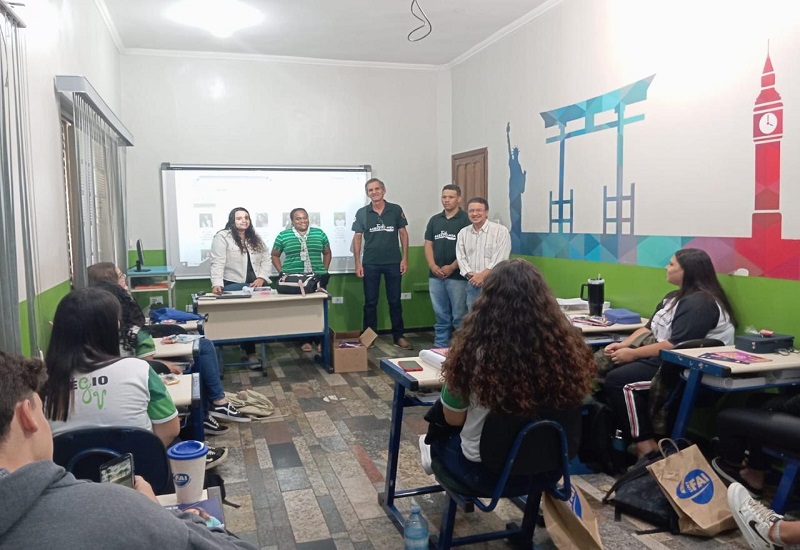 Centro Universitário realiza divulgação de cursos em Valparaíso