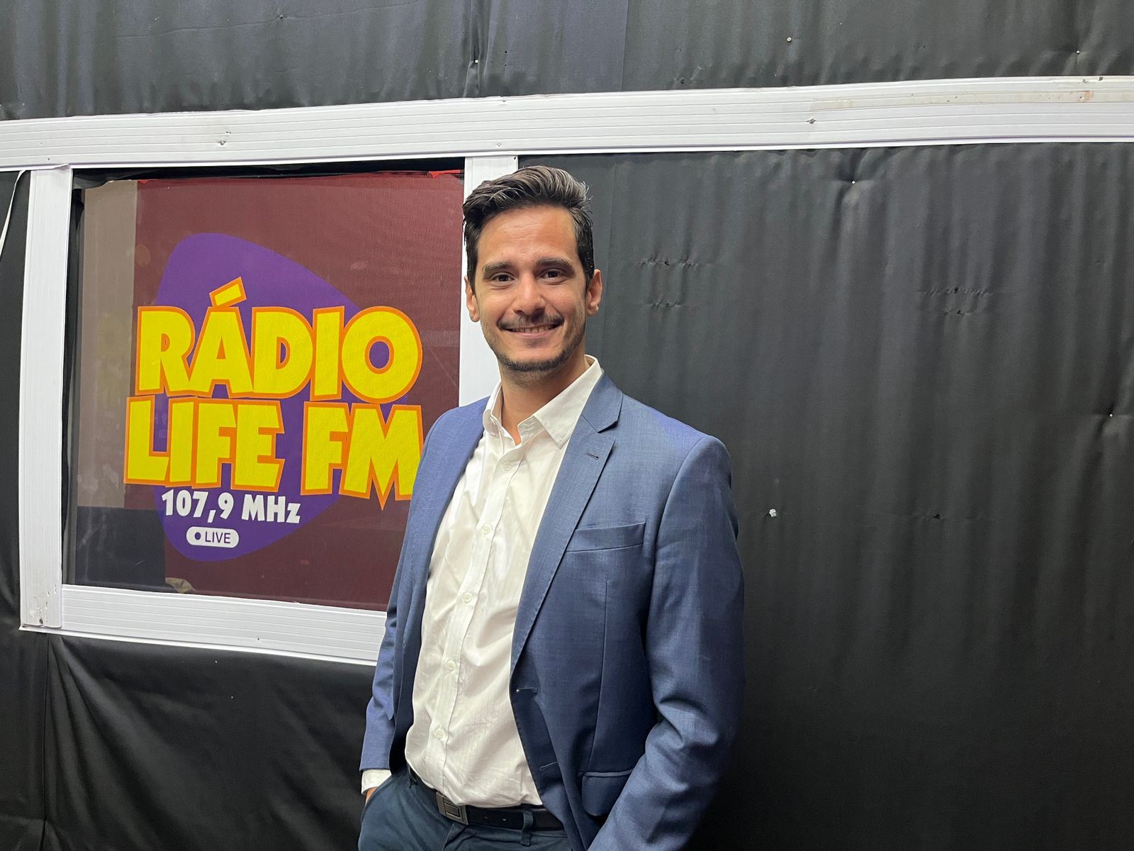 É crime impulsionar conteúdo eleitoral nas 48 horas que antecedem a eleição, assim como compartilhar material de campanha no dia da votação