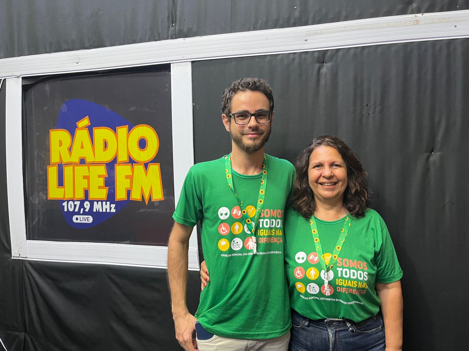 O Cordão Girassol não garante atendimentos prioritários em serviços públicos e privados, ele facilita o acesso e suporte adequado.