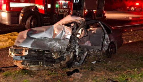 Quatro morrem após carros baterem de frente na SP-294, entre Osvaldo Cruz e Parapuã