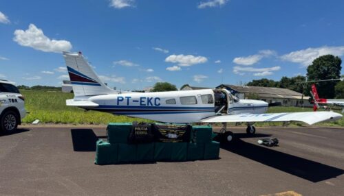 PM intercepta aeronave com cerca de 400 tijolos de pasta base de cocaína