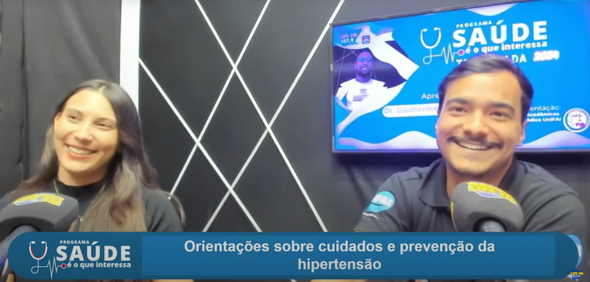 Alunos de Medicina usam programa de rádio para  falar sobre hipertensão arterial a grupos de risco