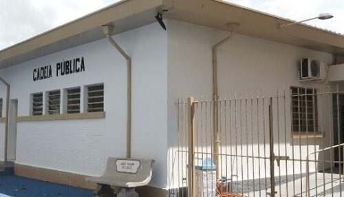 Irmãos suspeitos de envolvimento em homicídio se entregam a polícia em Adamantina