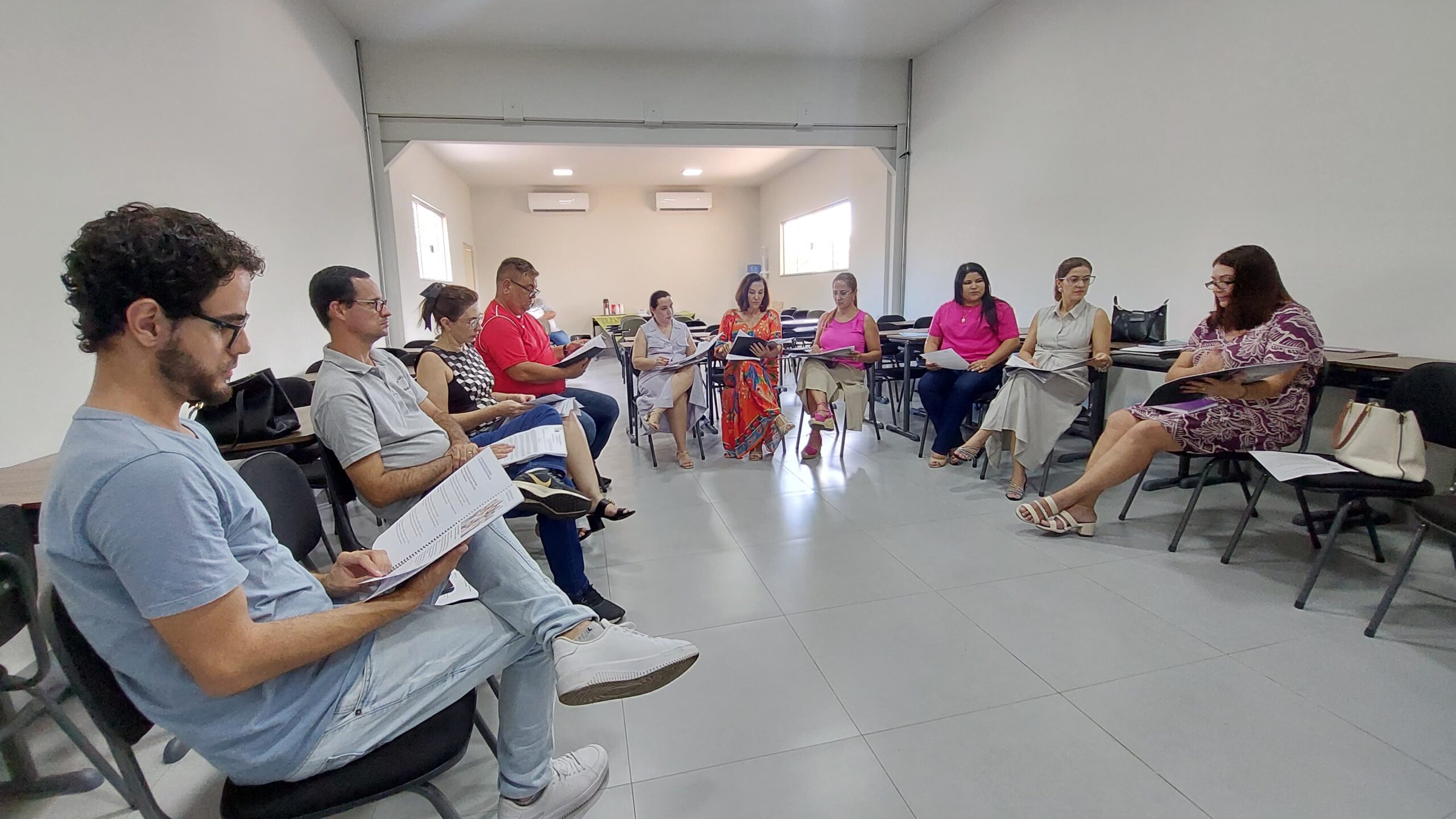 Secretaria de Assistência Social promove roda de conversa sobre Escuta Especializada com demais secretarias do município