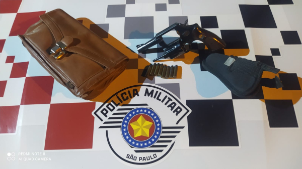 Em meio a briga familiar homem é preso pela PM por posse irregular de arma de fogo em Pracinha