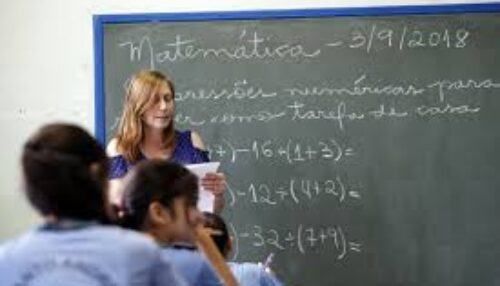 3 milhões de estudantes voltam às aulas nesta segunda-feira (3) com novidades na rede estadual de SP