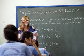 3 milhões de estudantes voltam às aulas nesta segunda-feira (3) com novidades na rede estadual de SP