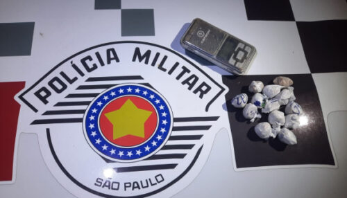 Após denúncia anônima PM apreende drogas em matagal pela linha férrea em Adamantina