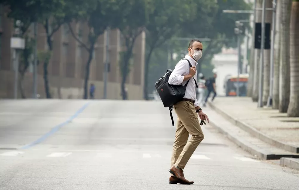 Sagres reforça uso de máscaras em unidade de saúde diante do aumento de casos de Covid-19
