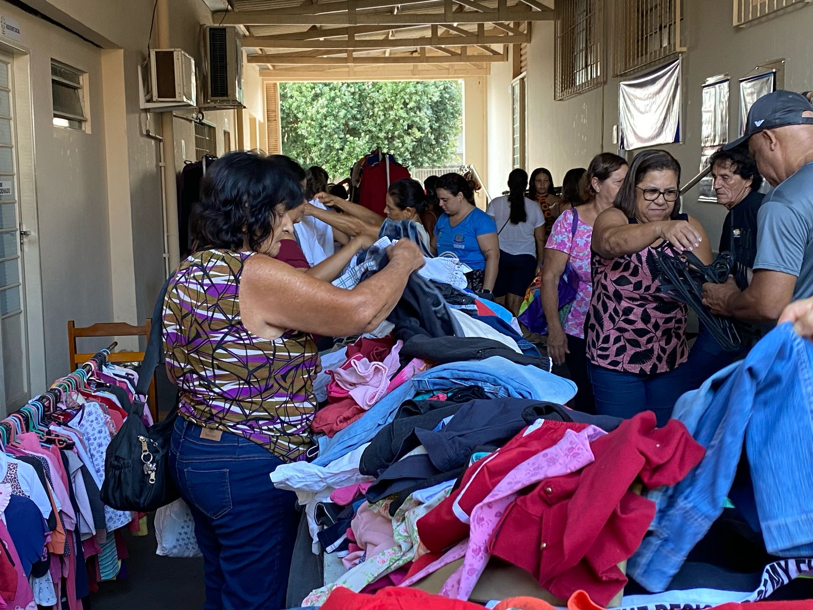 Bazar Solidário promovido pelo Fundo Social de Solidariedade continua até quinta-feira (3)