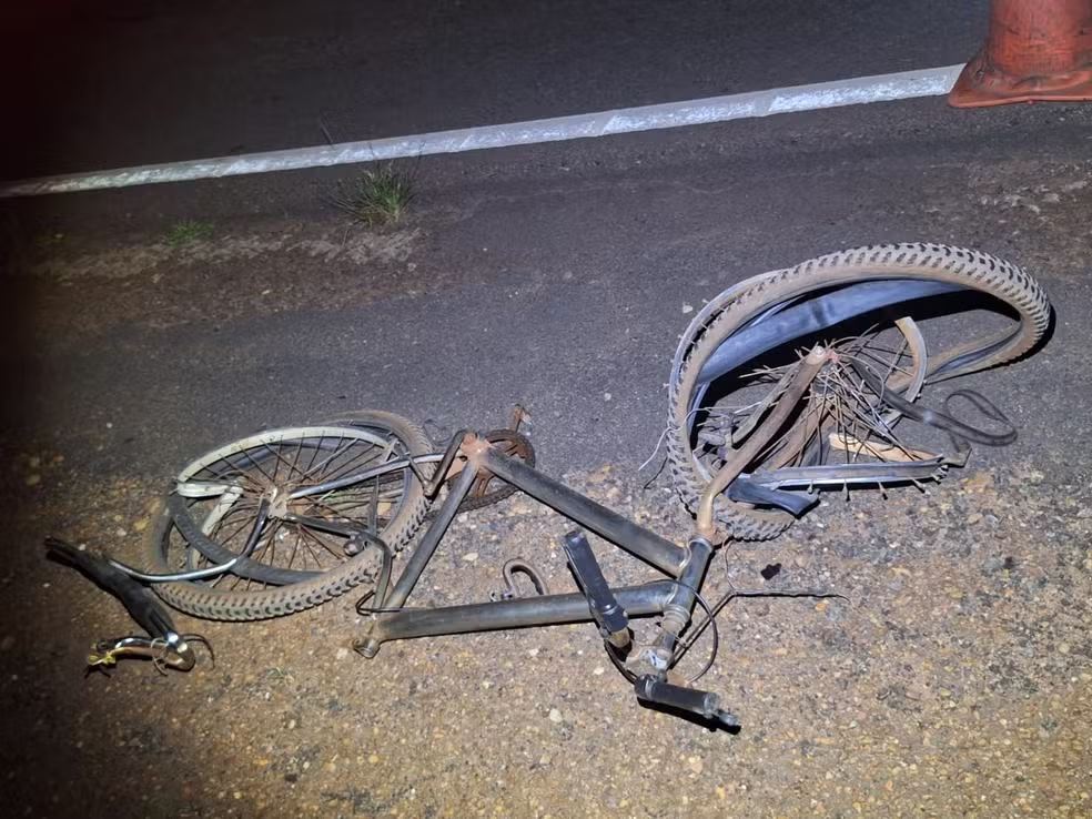Ciclista é atropelado por caminhonete na Rodovia