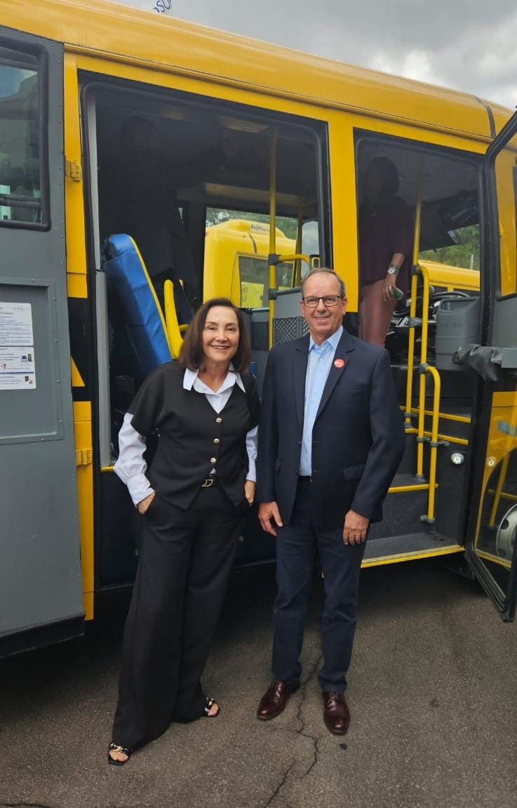 Governo do Estado de São Paulo destina um ônibus escolar para Adamantina