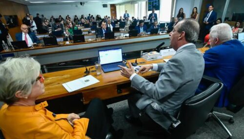 PEC do fim da reeleição para chefes do Executivo avança no Senado