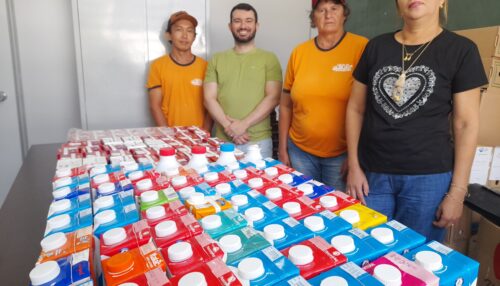 Comissão organizadora do JUFAI 2025 doa 120 litros de leite ao Lar dos Velhos