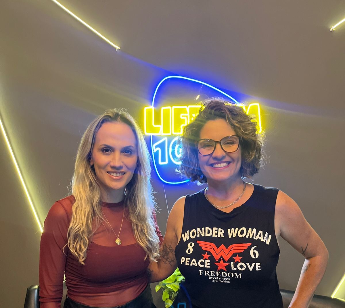 Cíntia Fersi compartilha trajetória musical no podcast 