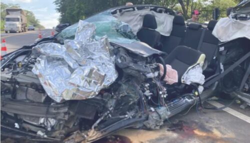 Idoso morre em colisão frontal entre carro e ônibus na SP-294, em Flórida Paulista