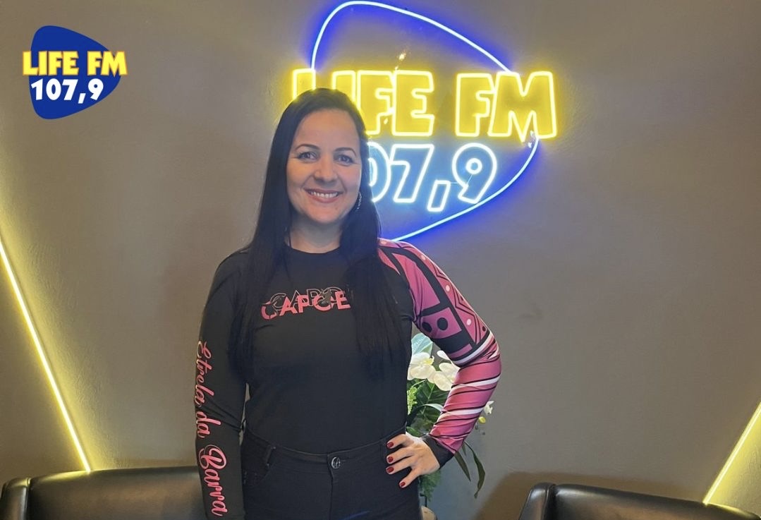 FAI doa uniformes ao grupo de capoeira Estrela da Barra