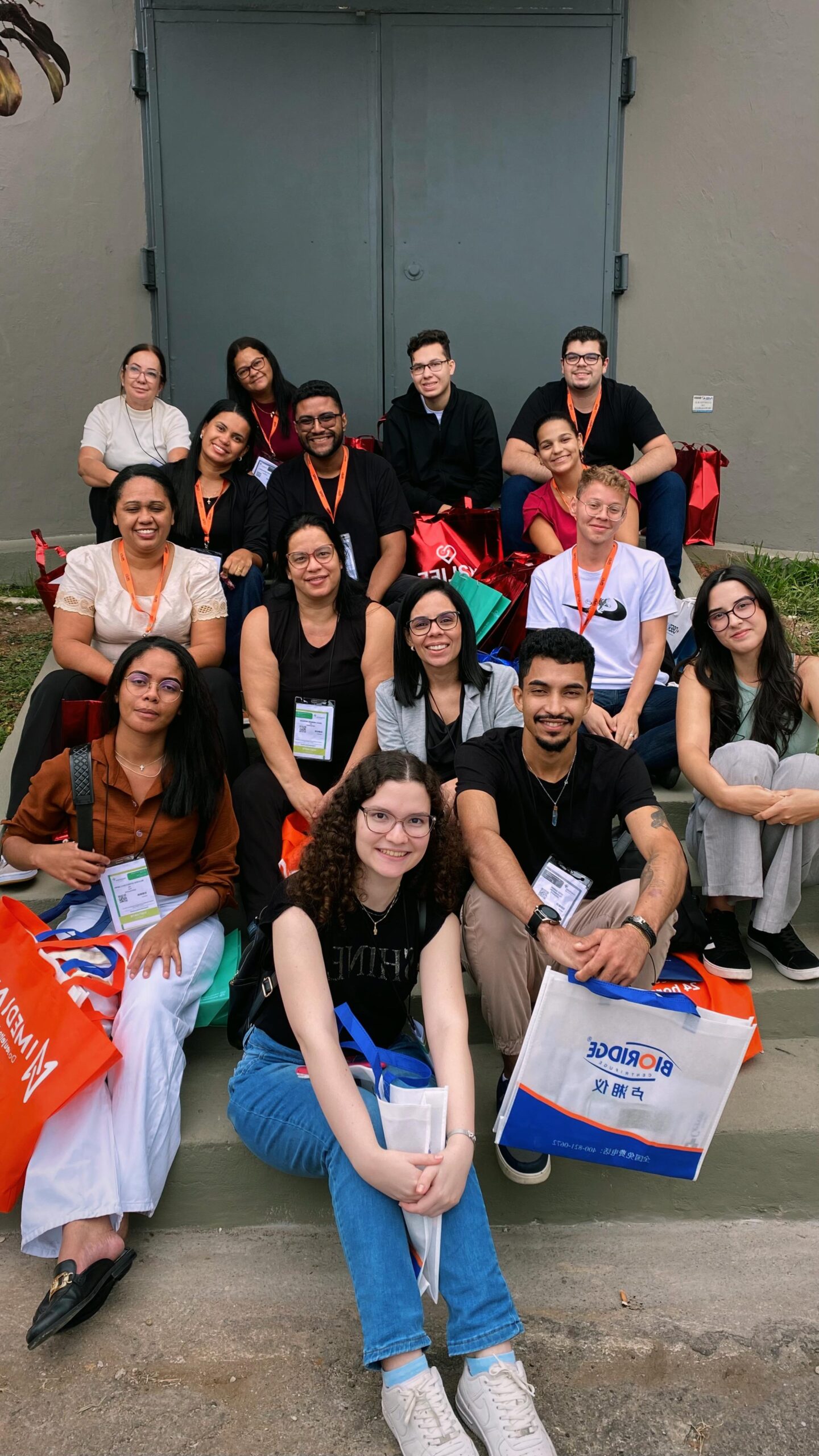 Estudantes de Enfermagem da FAI participam da Feira Hospitalar 2025 em São Paulo