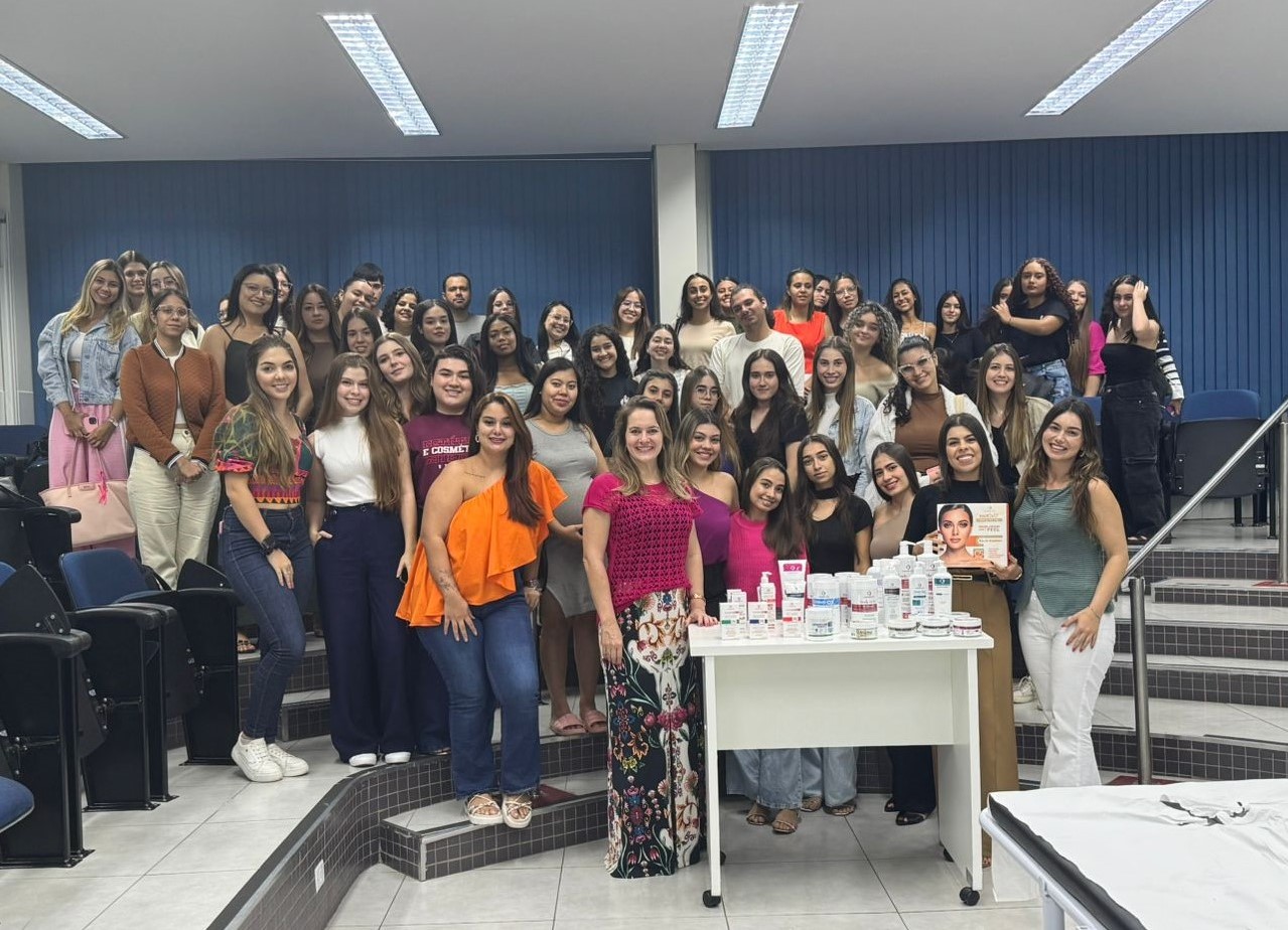 Curso de Estética da FAI é bonificado com nova doação de produtos cosméticos
