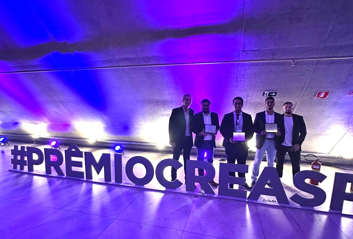 Egressos e docente da FAI recebem homenagem do CREA-SP