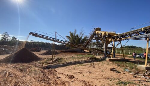 Após quase 2 anos parada, usina RCC de R$ 2 milhões começa a funcionar em fase de testes, apenas 6 meses após início da nova gestão