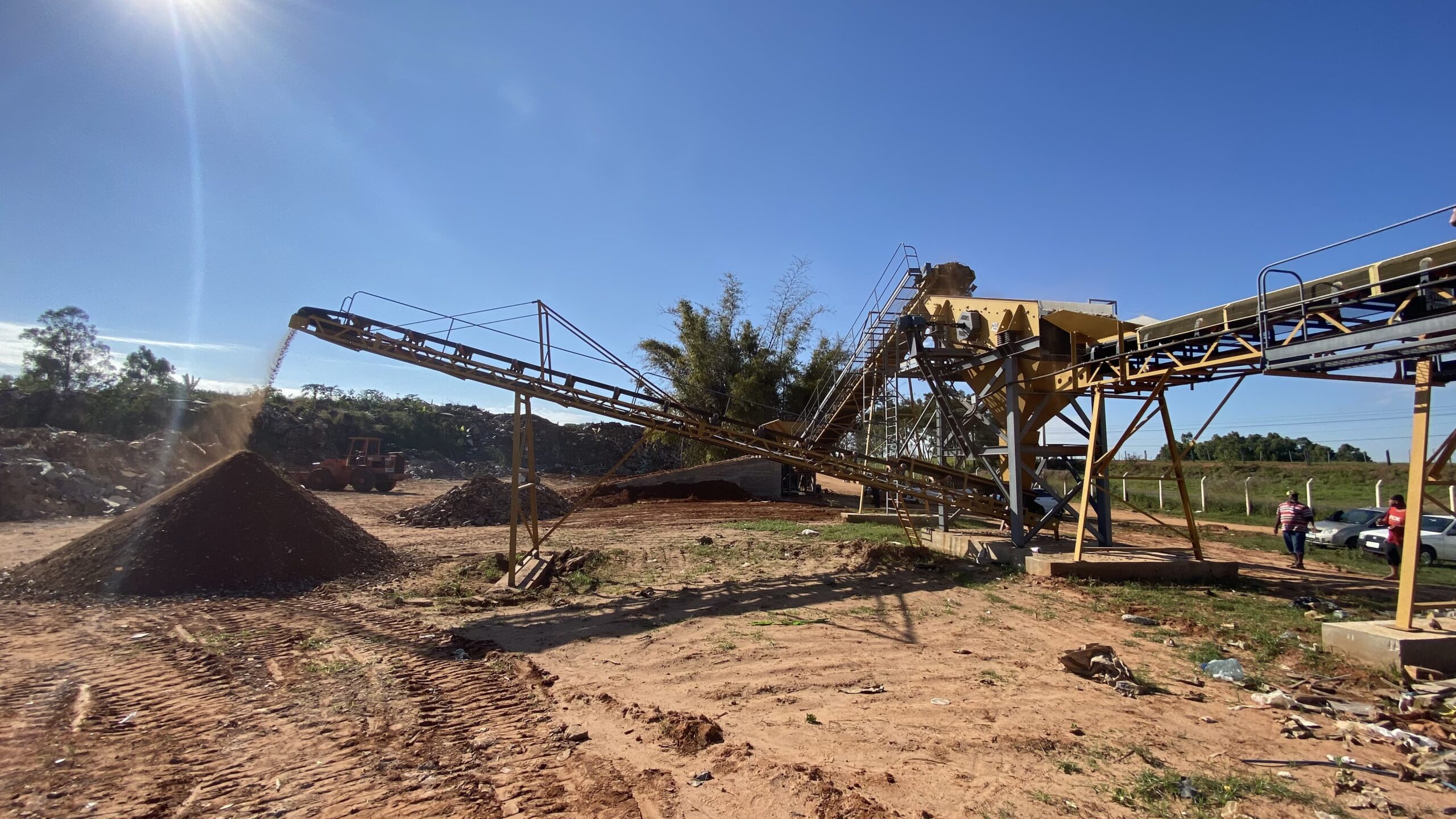 Após quase 2 anos parada, usina RCC de R$ 2 milhões começa a funcionar em fase de testes, apenas 6 meses após início da nova gestão