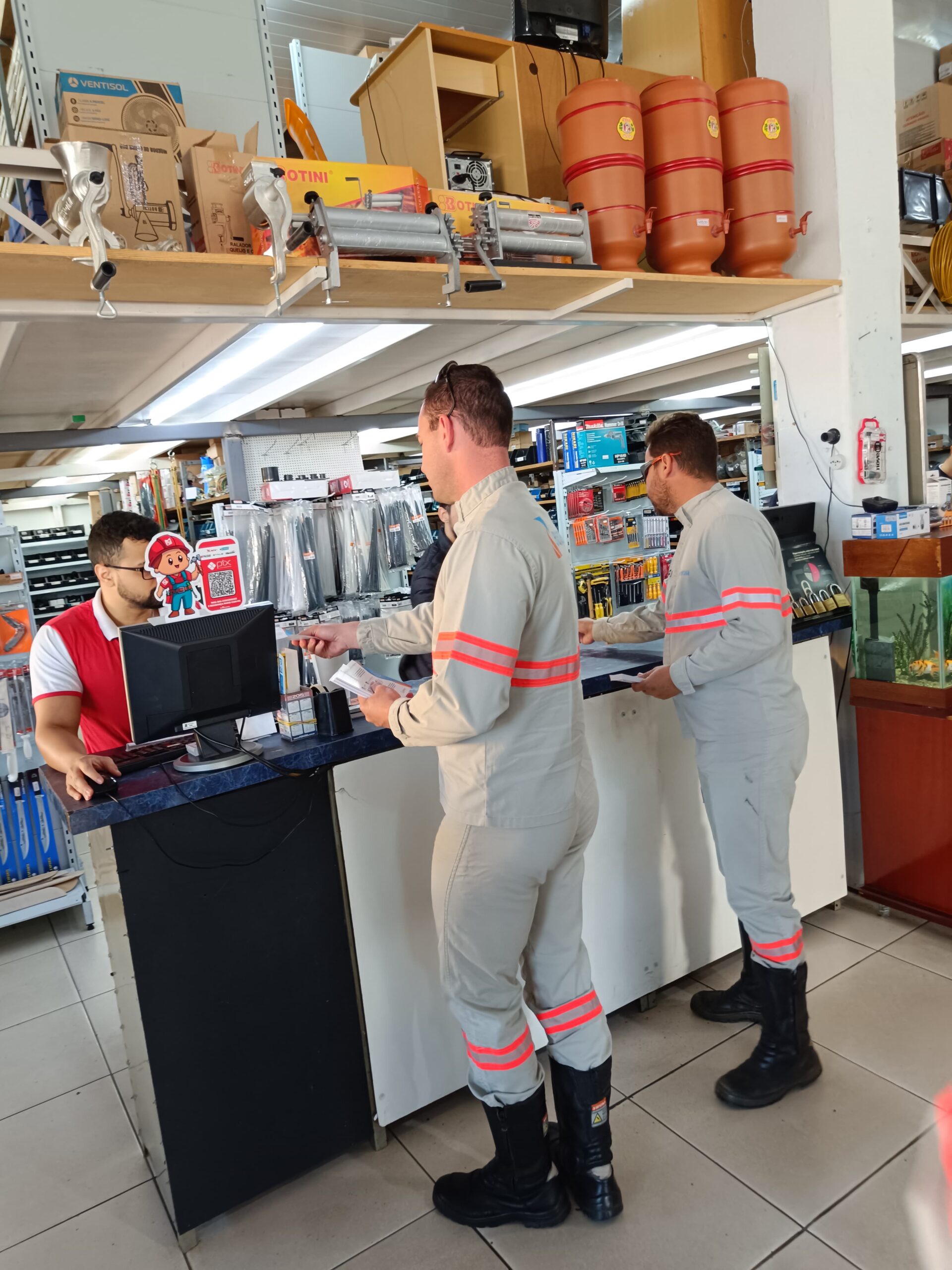 Uma imagem contendo desenho Descrição gerada automaticamente Durante blitz de orientações em Adamantina, Energisa divulga 1º Encontro Guardião da Segurança