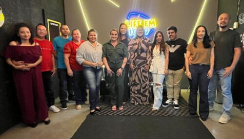 Casais emocionam ao relatar  suas histórias de amor no Agora é que São Elas